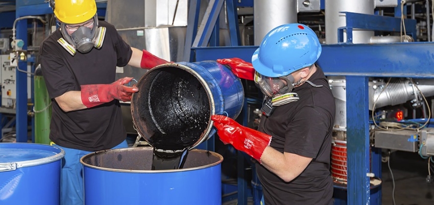 Biomass processing using microwave pyrolysis